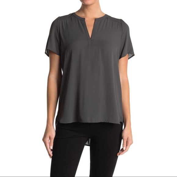 ✨ Solid Pleated Back High/Low Tunic Top✨ - Picture 1 of 4